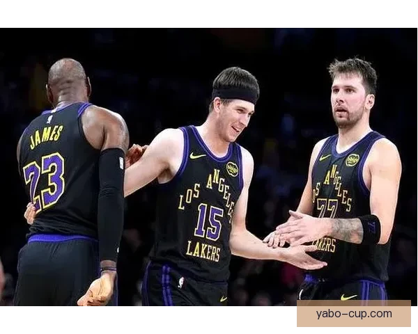 东契奇复出砍42分12助攻湖人力克骑士 里夫斯艾顿双双贡献精彩表现